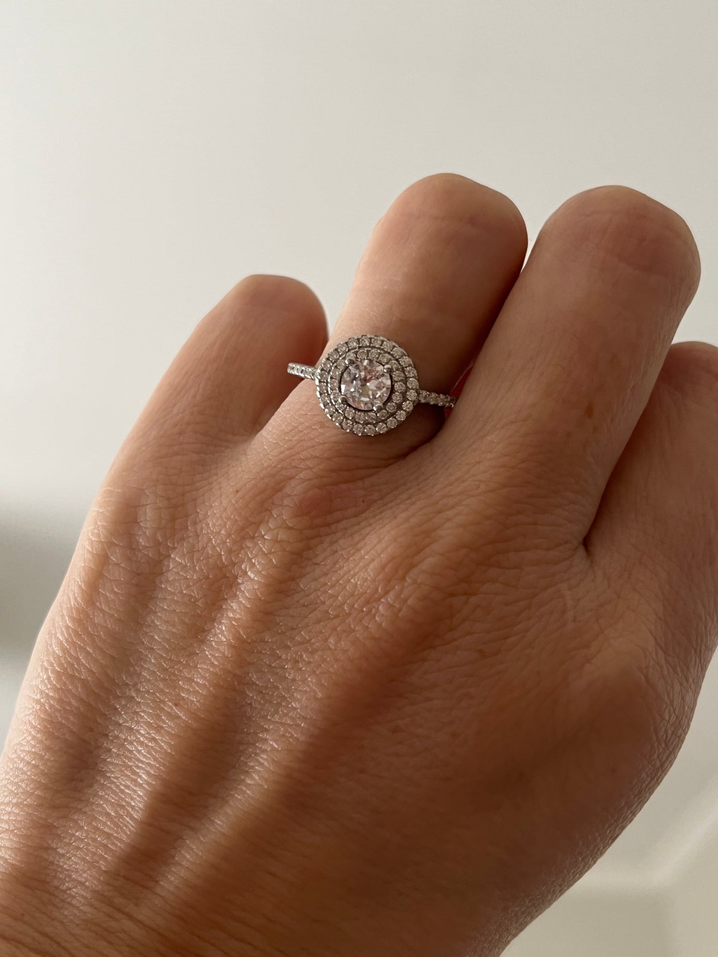 Anillo Halo Doble – Plata 925 con Circones