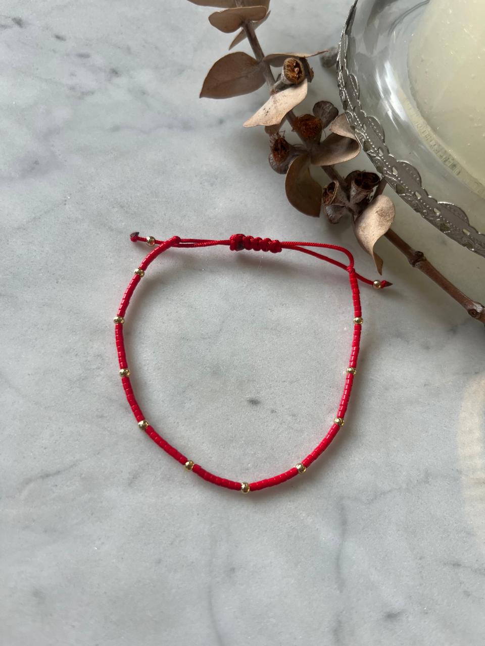 Pulsera de hilo rojo, cristales rojos detalles en baño de oro de 24k, ajustable de 15cm a 20cm (8 y 1)