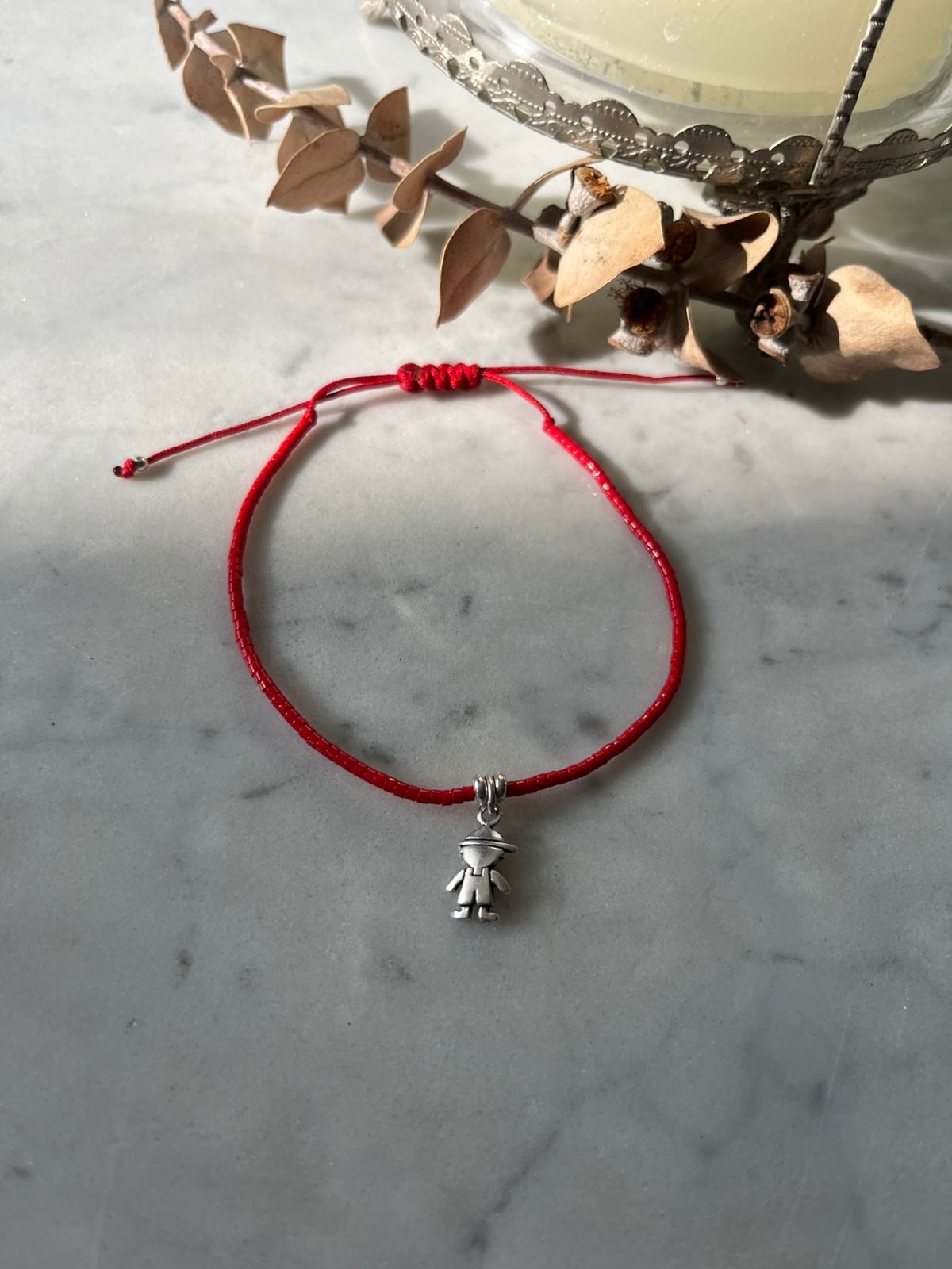 Pulsera de hilo rojo con cristales rojos y niño en plata, ajustable de 15cm a 20cm