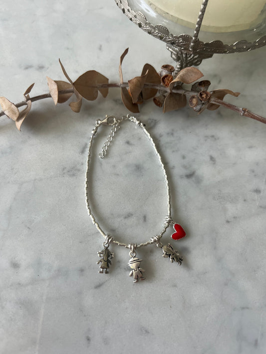 Pulsera de plata con dijes niña, niño, niña y corazón 🤍👧👦👧❤️✨