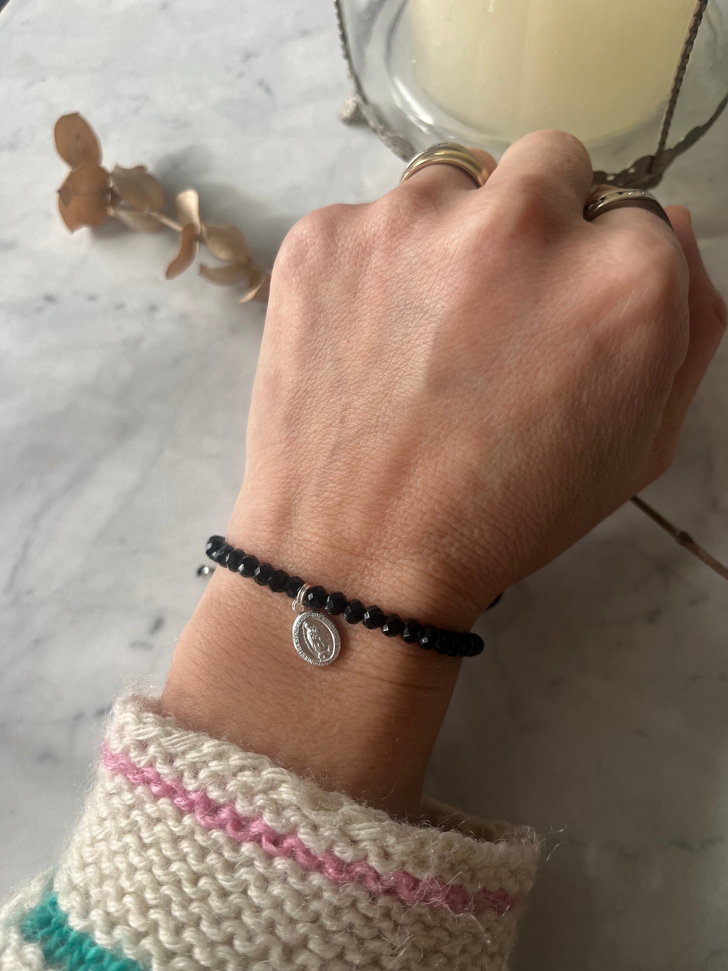 🖤 Pulsera cristales negros con Virgen de Guadalupe en plata