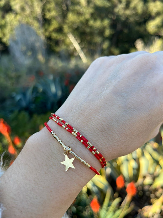 Pulsera roja y dorada