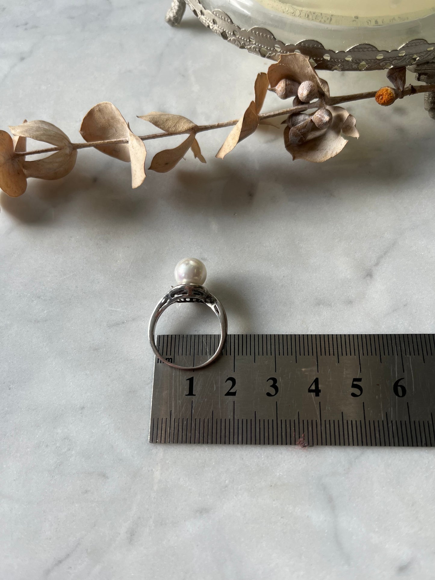 Anillo de plata con perla natural y circones ✨