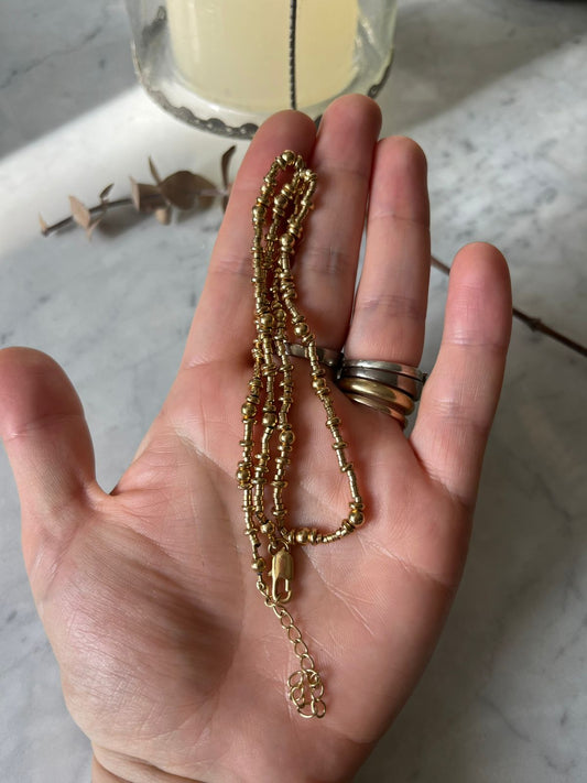 Collar con mostacillas baño de oro de 24k de 40cm