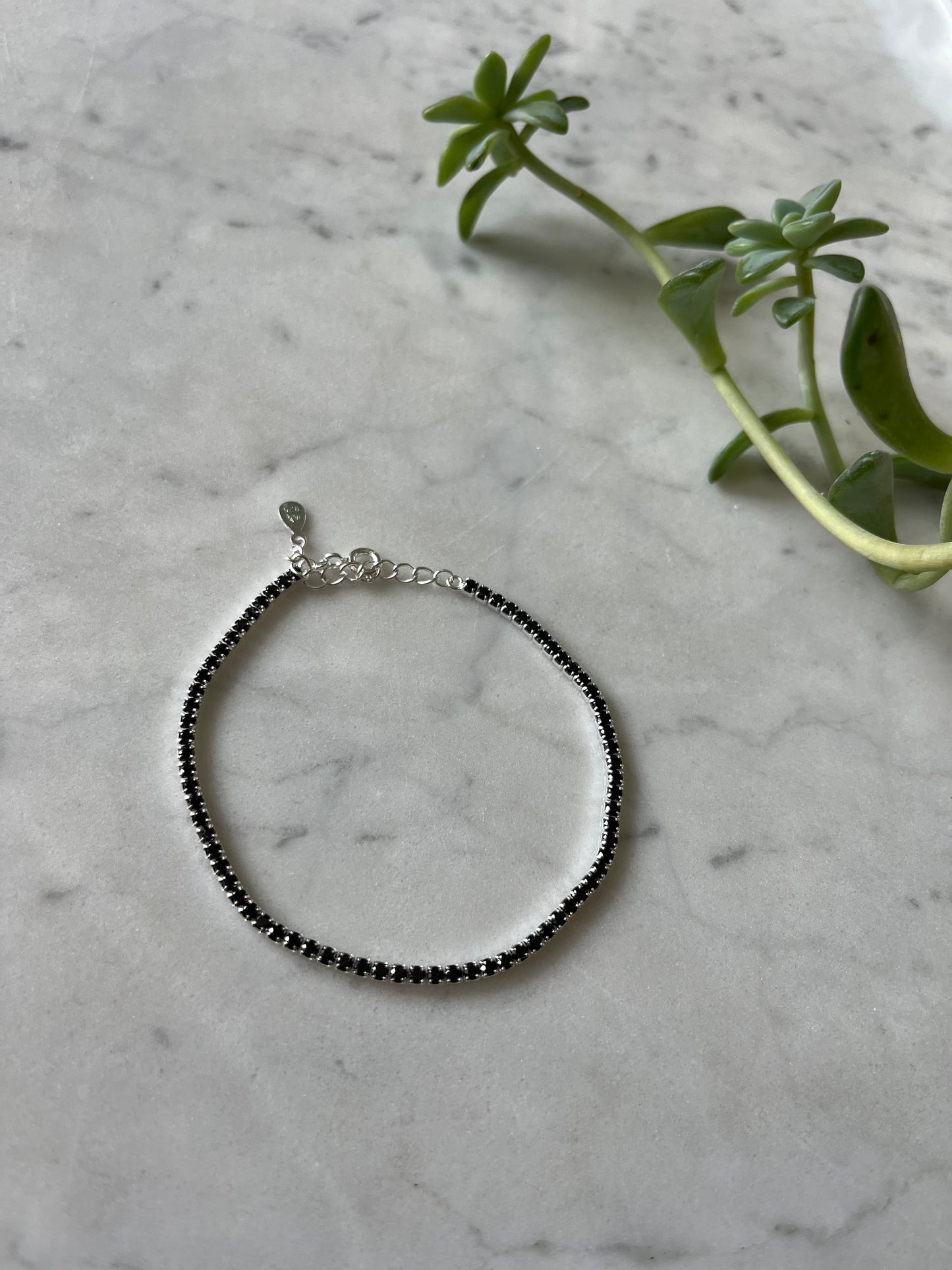 Pulsera tenis negra en plata 925 – Elegancia y estilo atemporal