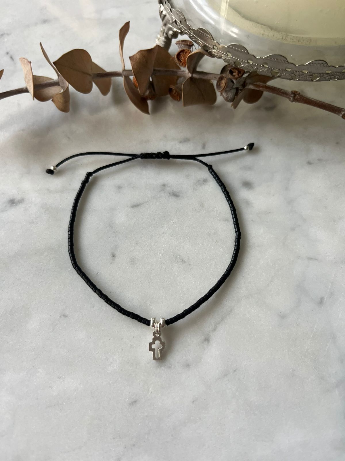 Pulsera Cruz Negra – Fe, fuerza y estilo 🖤✝️