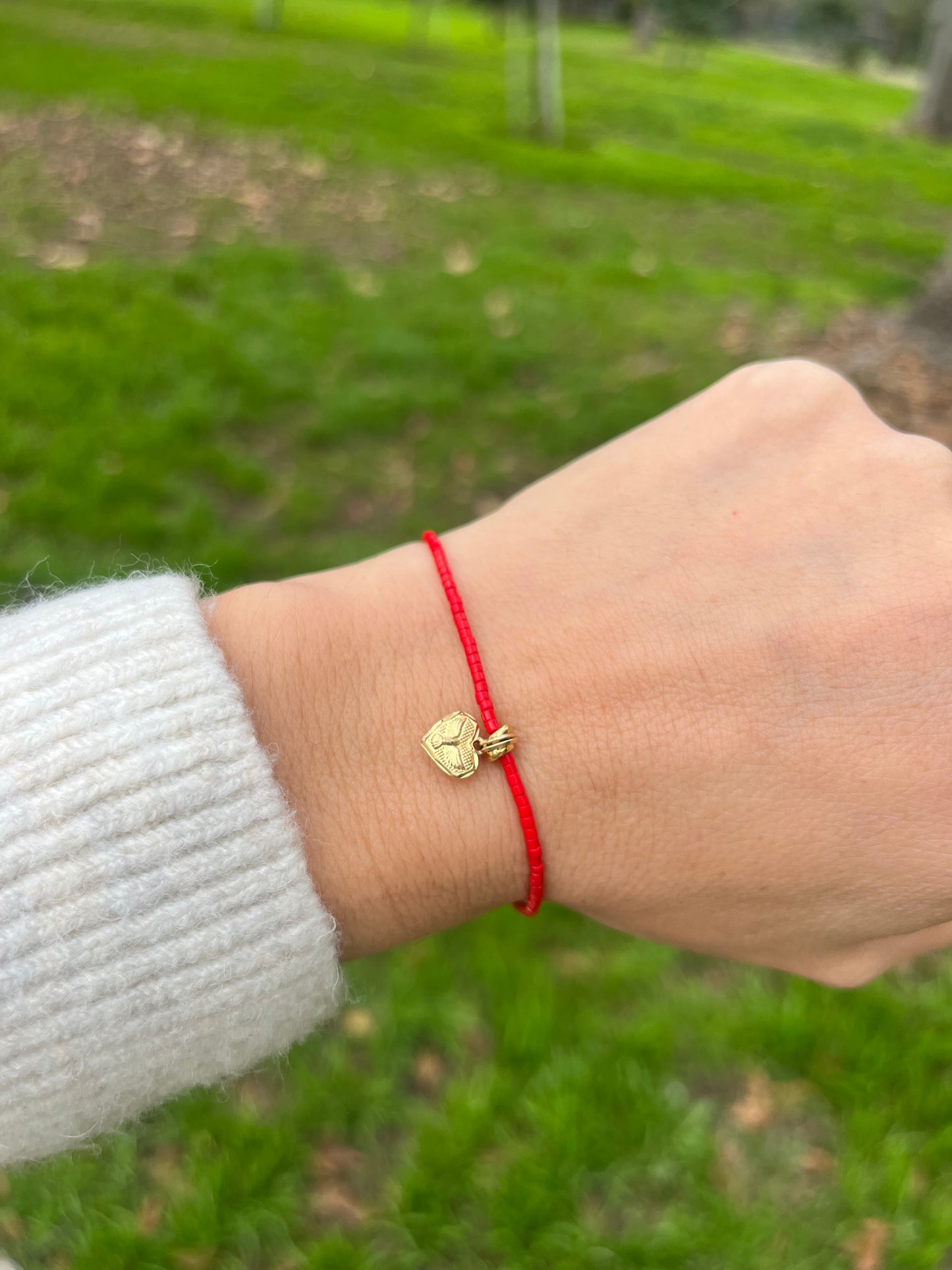 Pulsera hilo rojo, con cristales rojos y espíritu santo baño de oro de 24k, ajustable de 15 a 20cm