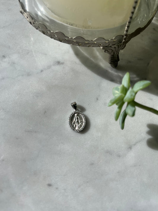 Dije virgen de los rayos ⚡️ con circones