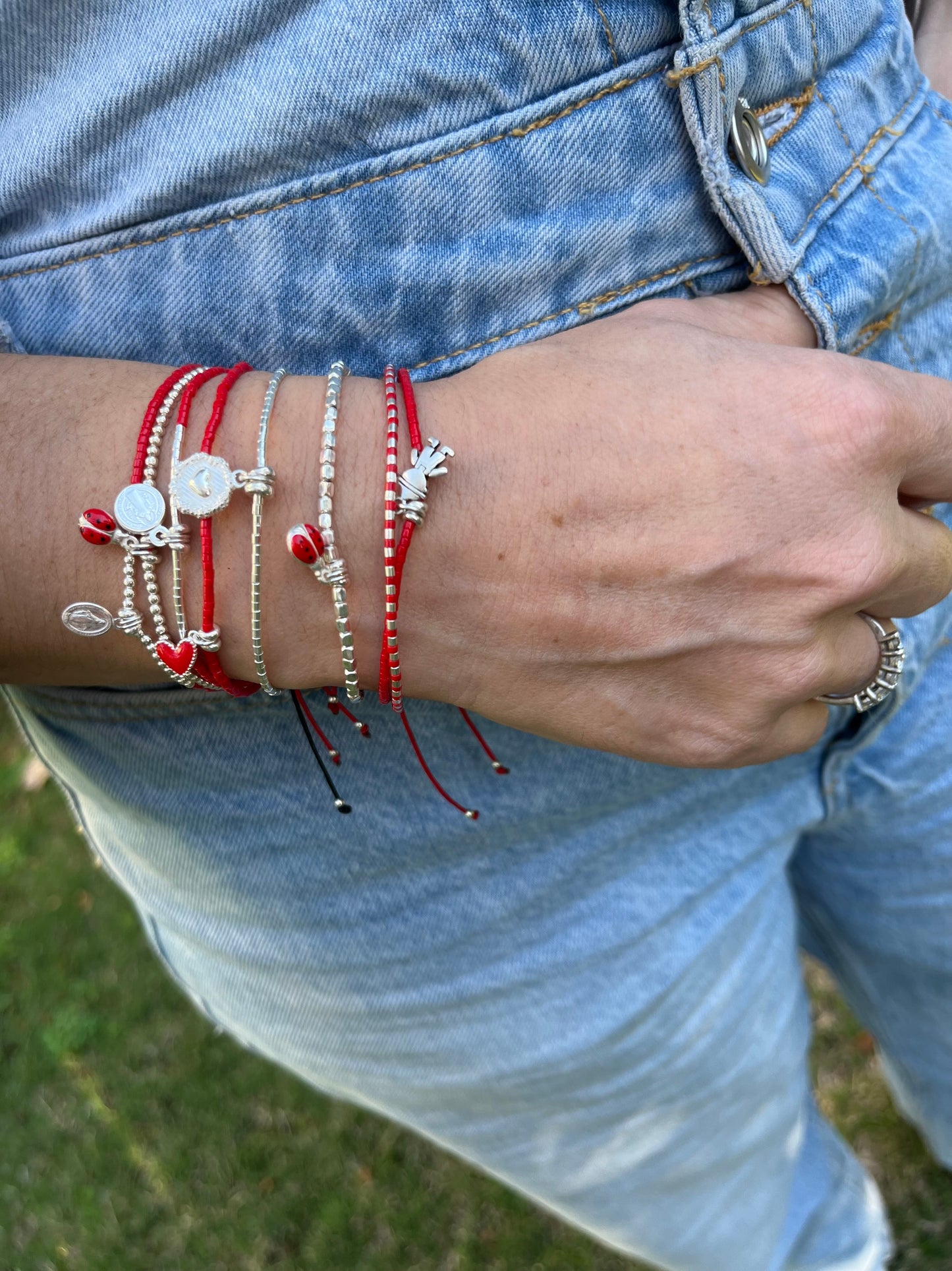 Pulsera de hilo rojo con cristales rojos y niño en plata, ajustable de 15cm a 20cm