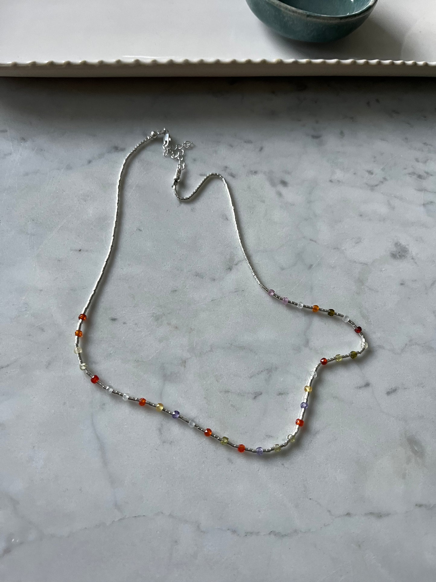 Collar mostacilla de plata circones de colores