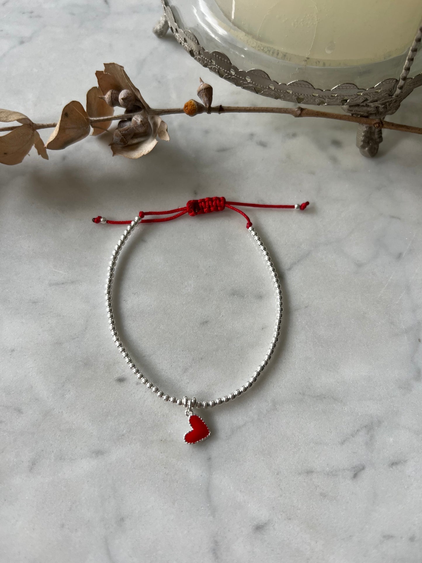Pulsera Hilo Rojo Corazon rojo bolitas plata