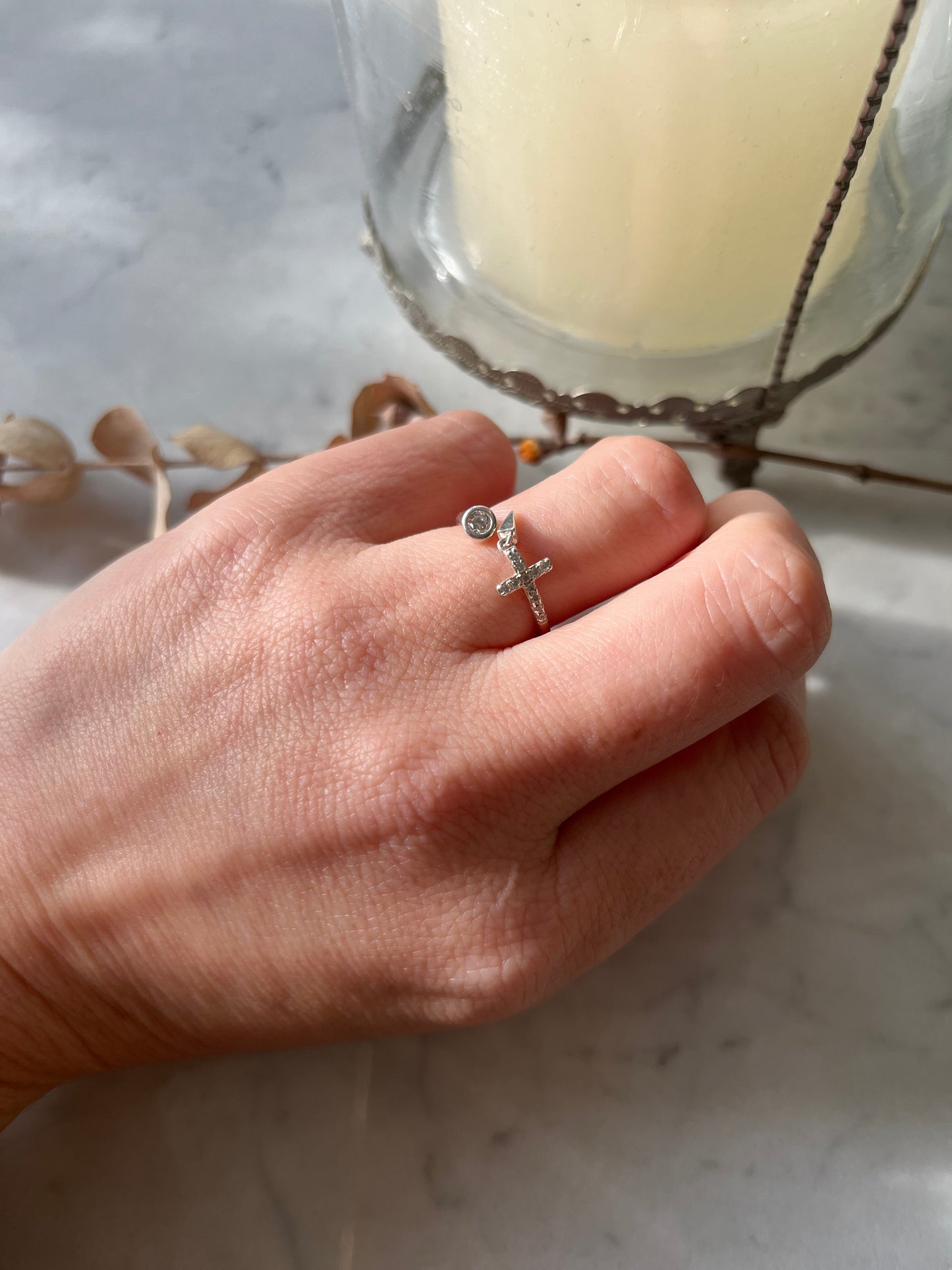 Anillo cruz circón ajustable en plata