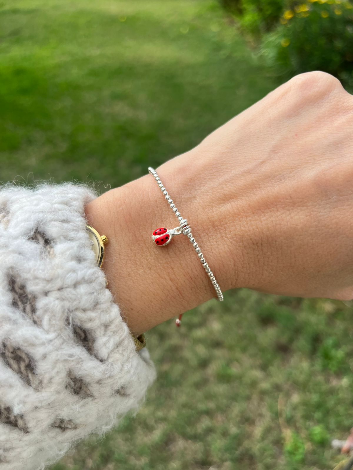 Pulsera de hilo rojo de Protección con Chinita – Buena Suerte y Energía Positiva