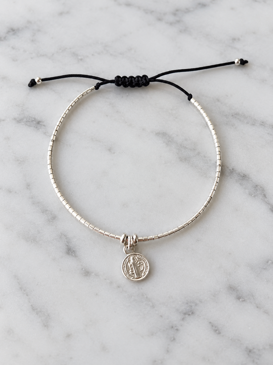 Pulsera de protección San Benito en plata – Ana Diseño