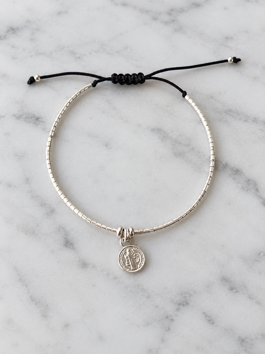 Pulsera de protección San Benito en plata – Ana Diseño