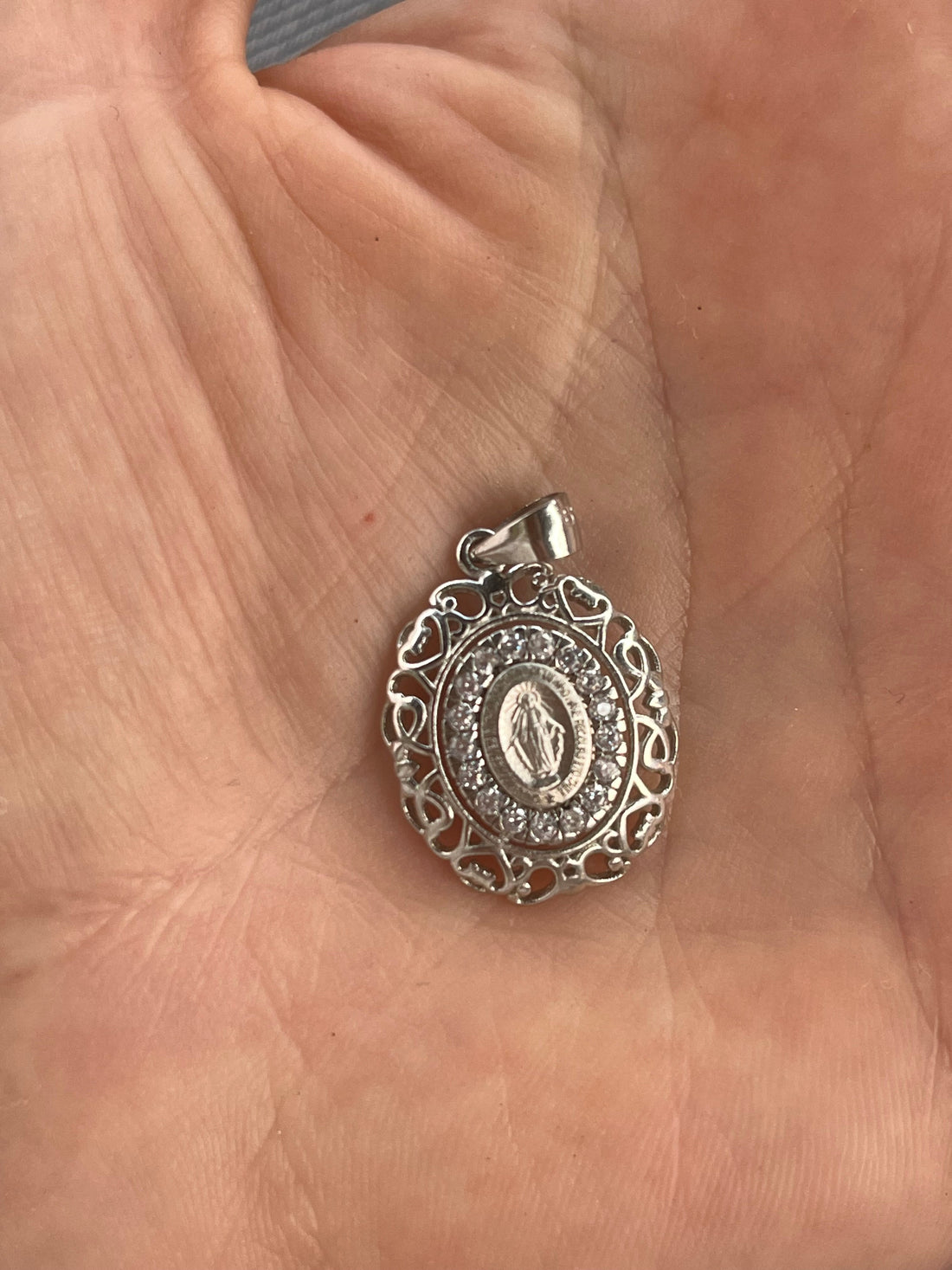 Medalla de la Virgen de los Rayos en plata – Ana Diseño