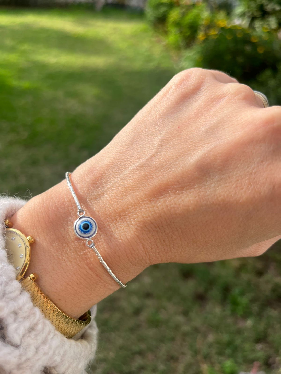 Pulsera con ojo turco y mostacillas de plata – Ana Diseño