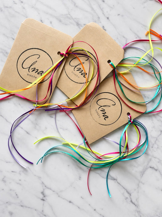 Packaging de regalo Ana Diseño: bolsas kraft timbradas a mano con cintas de colores