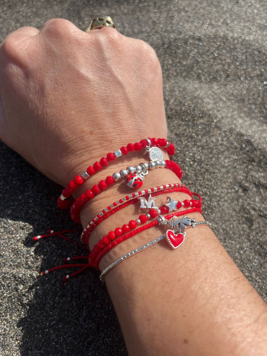 Pulsera de hilo rojo: qué significa y por qué es un amuleto de protección