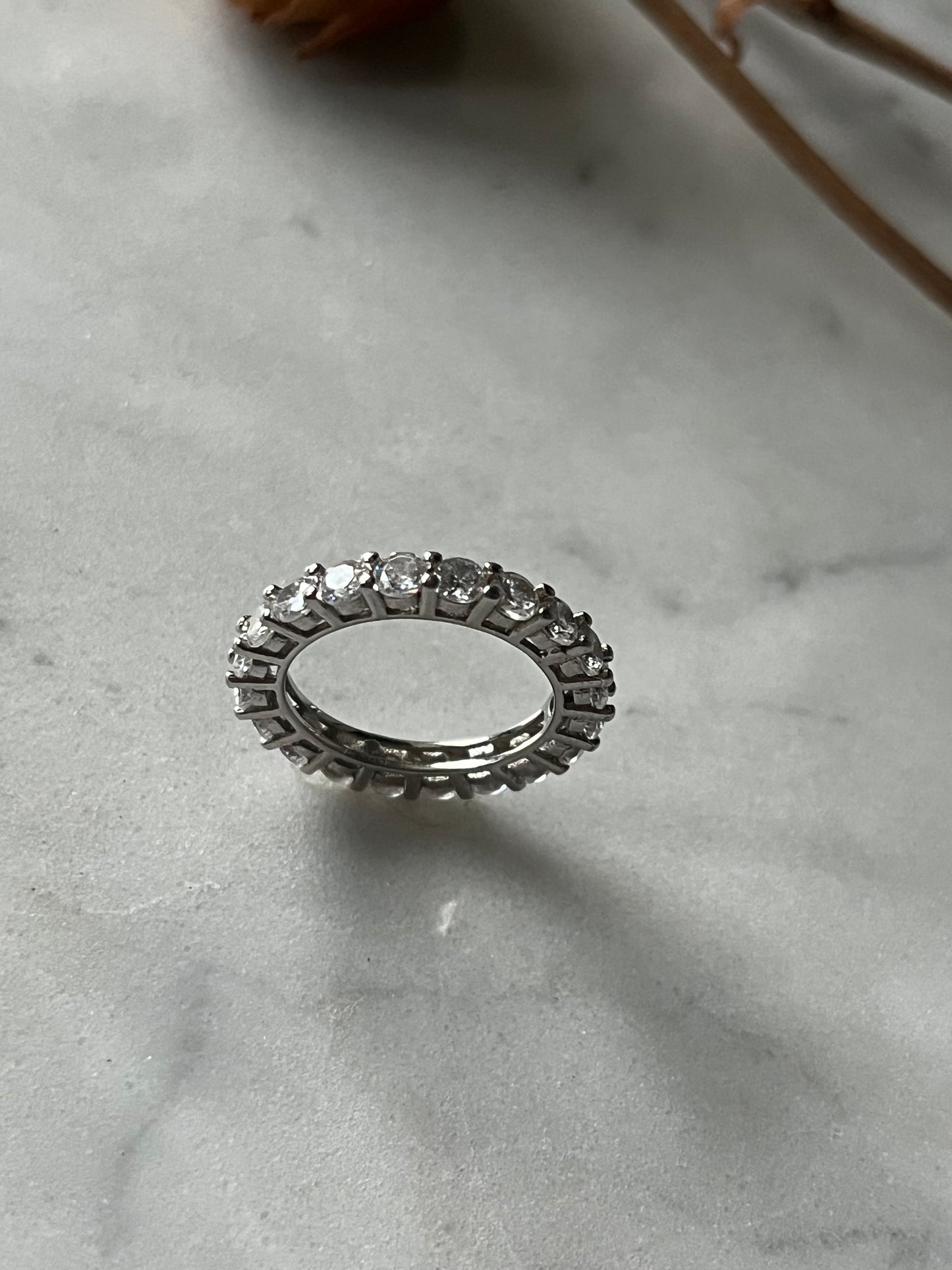 Anillo Eternidad Brillante talla 8