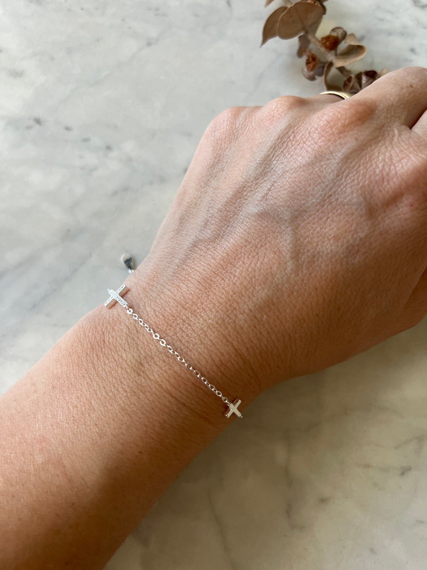 Pulsera cruces y circones