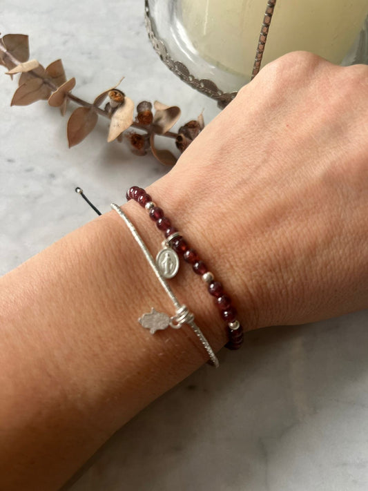 Pulsera de Granate y Medalla Milagrosa – Protección y Energía Espiritual
