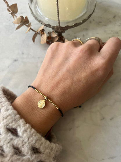Pulsera hilo negro con cristales negros y  San Benito Baño de oro 24k , ajustable de 15cm a 20cm