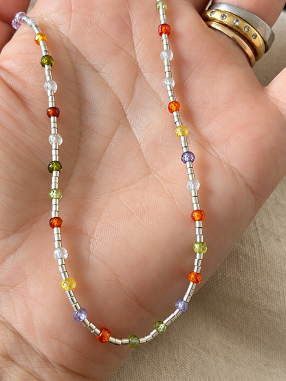 Collar mostacilla de plata circones de colores 43cm
