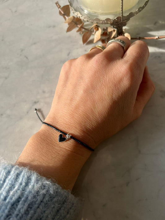 Pulsera cristales negro y corazón negro en plata