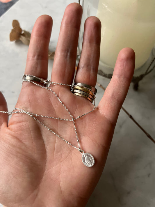 Cadena con virgen de los rayos 45cm