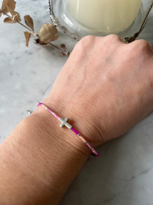 💖 Pulsera cruz tonos rosados