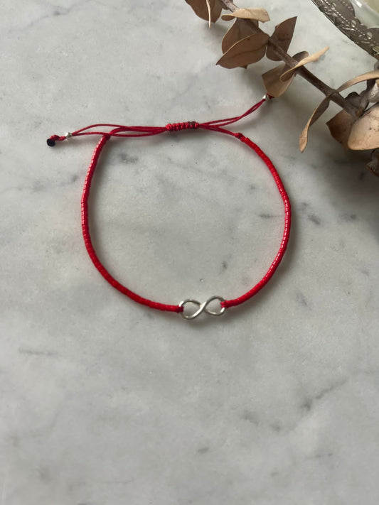 Pulsera de hilo rojo con cristales rojos e infinito en plata