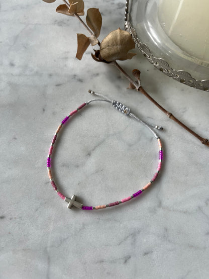 💖 Pulsera cruz tonos rosados