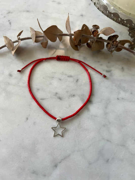 Pulsera  Hilo Rojo con cristales rojos y estrellas de plata