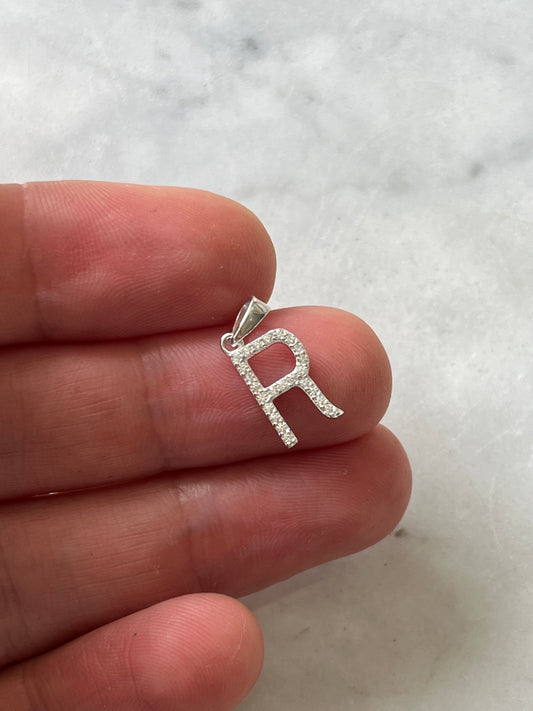 Dije de plata  Letra PLetra R