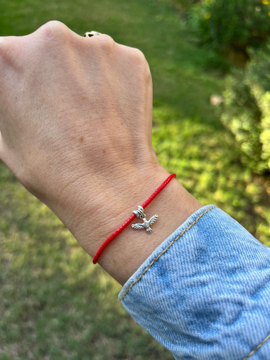 Pulsera hilo rojo con cristales rojos y Espíritu Santo de plata