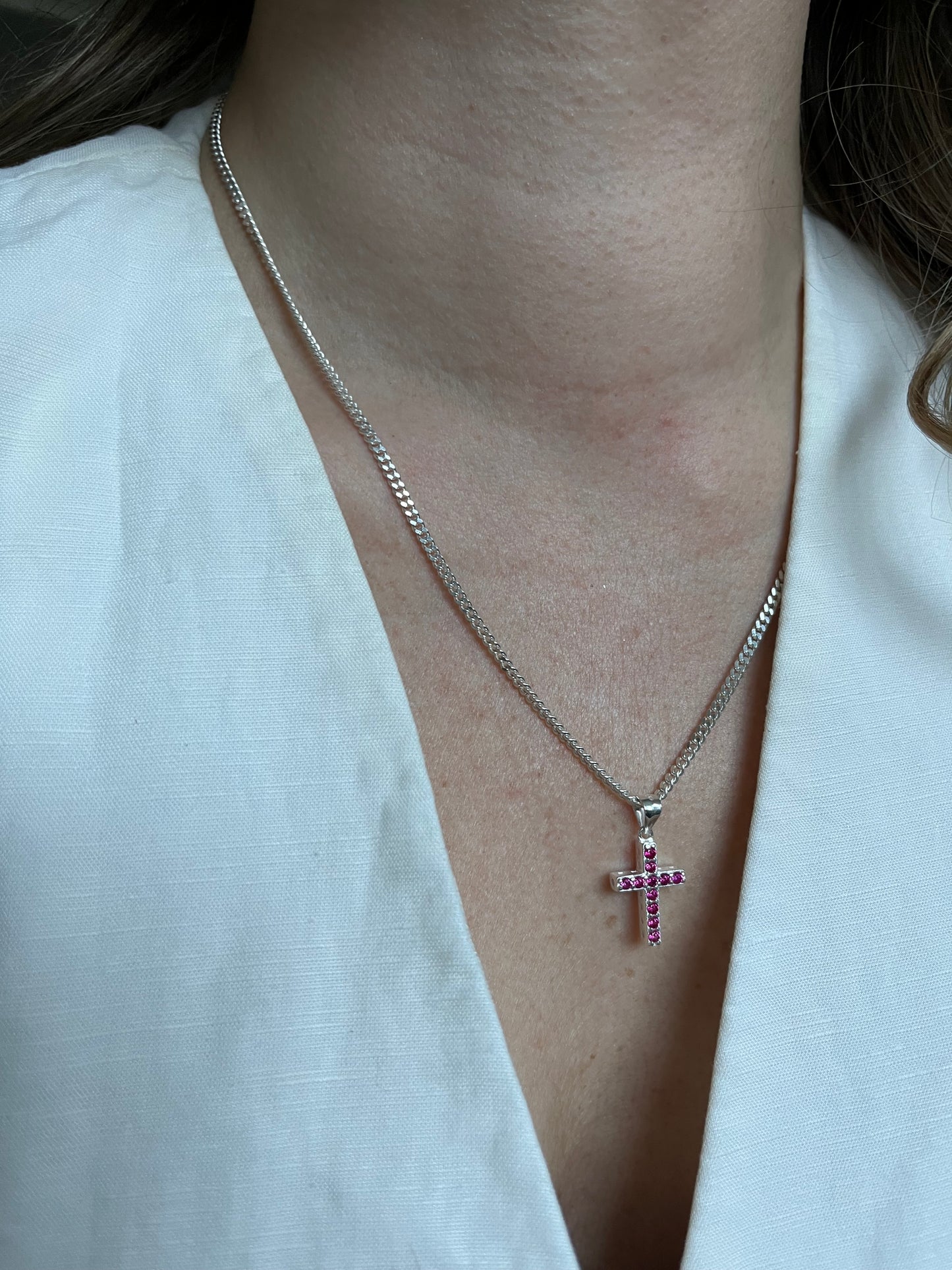 Cruz doble circones blancos y fucsias