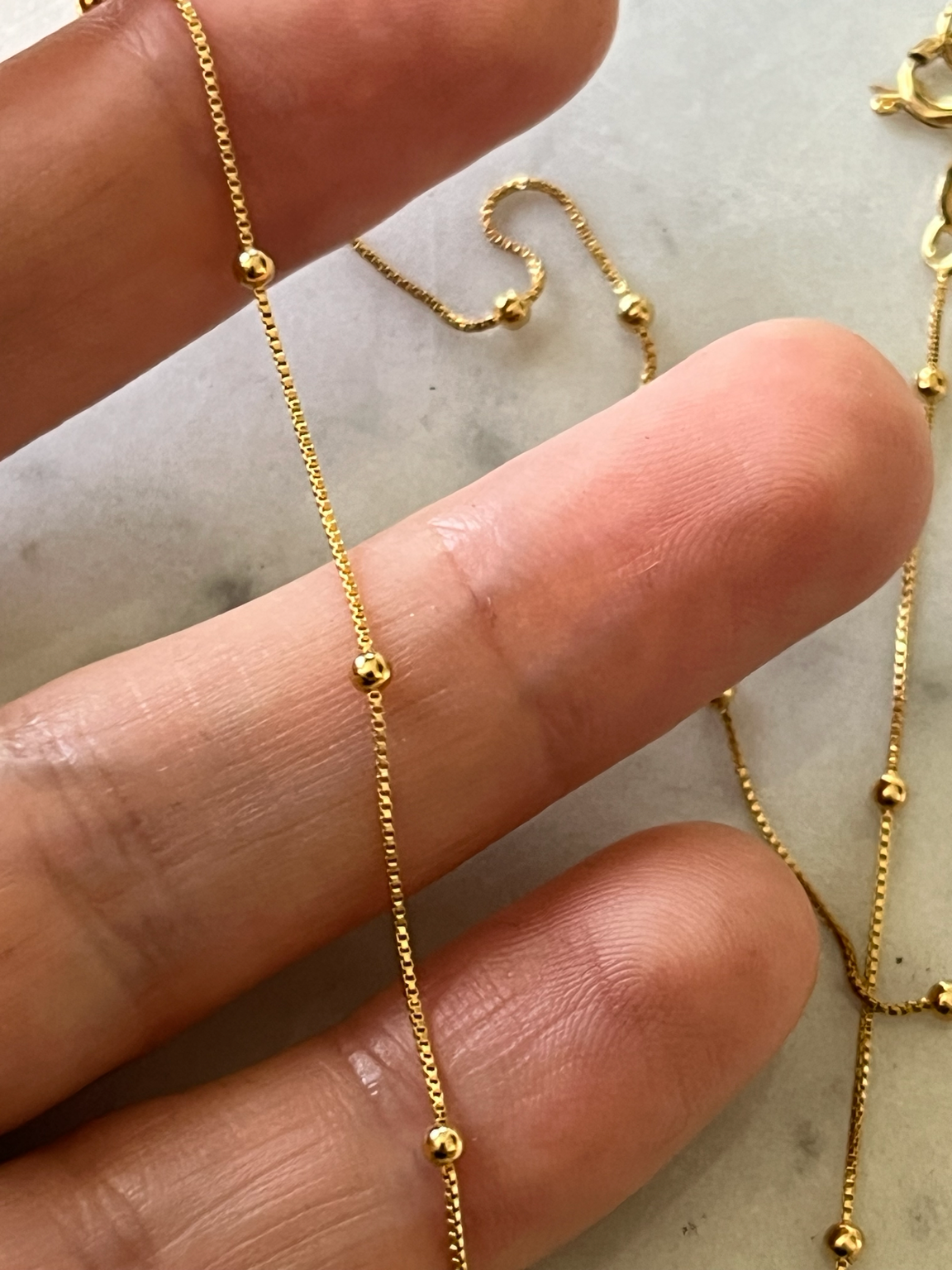 Detalle cadena veneciana bolita baño de oro – Ana Diseño