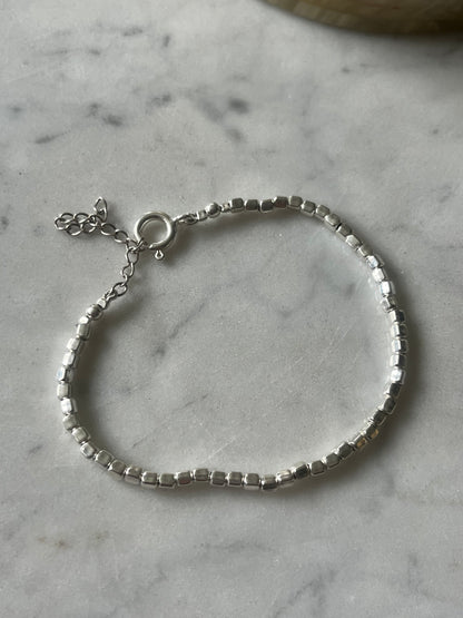 Pulsera mostacilla plata