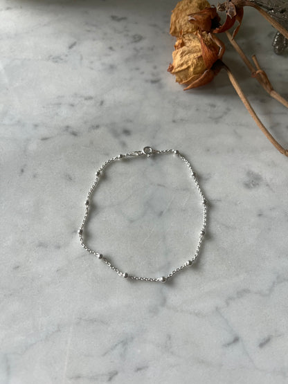 Pulsera plata bolitas