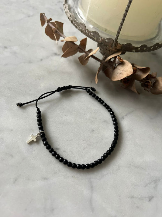 Pulsera hilo negro de Onix con cruz de plata, ajustable de 15cm a 20cm