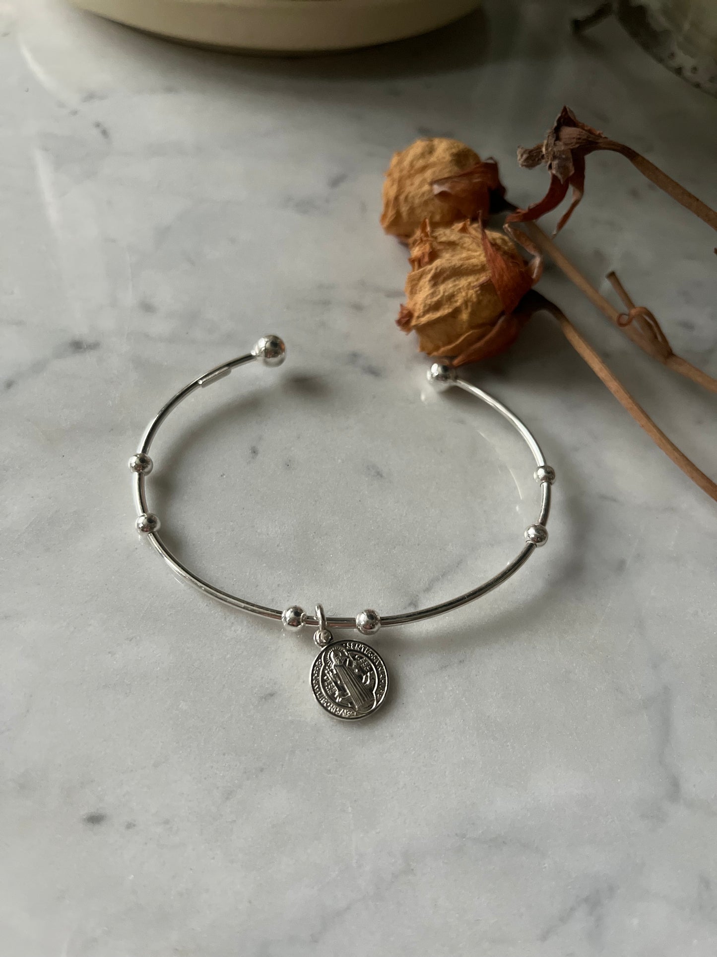 Esclava plata San Benito