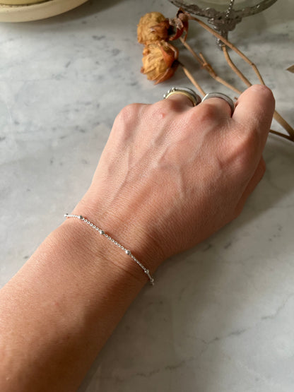 Pulsera plata bolitas