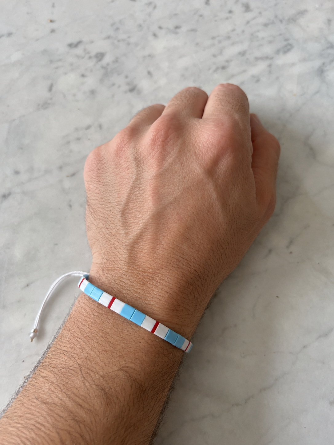 Pulsera inspirada en la Universidad Católica – Franja Eterna – Ana Diseño (foto 2)