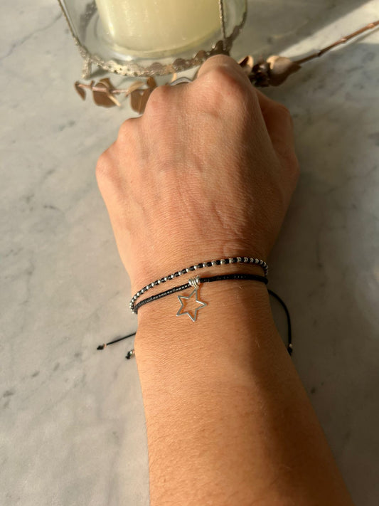 Pulsera de hilo negro, con cristales negros y mostacillas de plata, ajustable de 15cm a 20cm