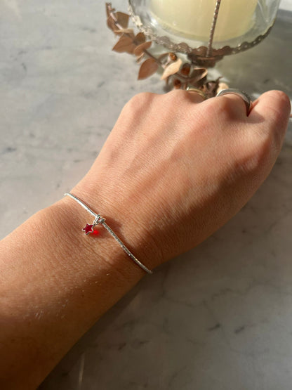 Pulsera de hilo rojo, con mostacillas de plata y circon rojo, ajustable de 15cm a 20cm
