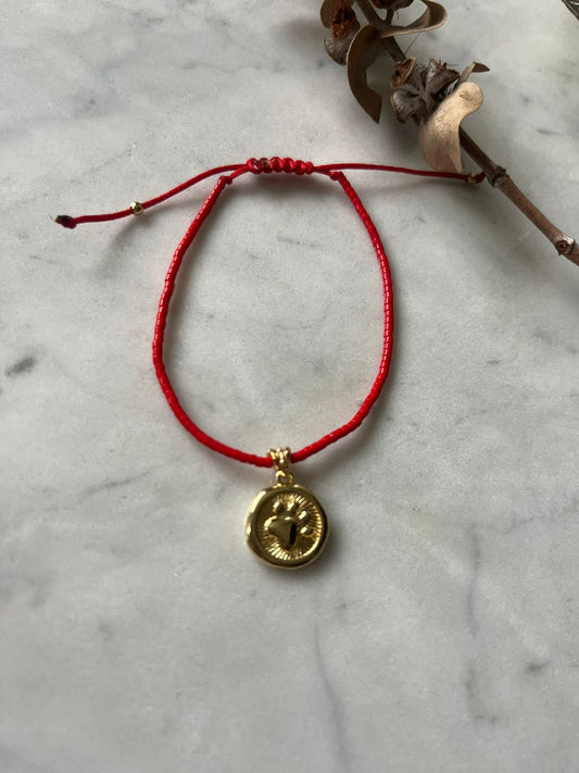 Pulsera Roja de Protección con Patita y Corazón – Amor, Lealtad y Energía Positiva