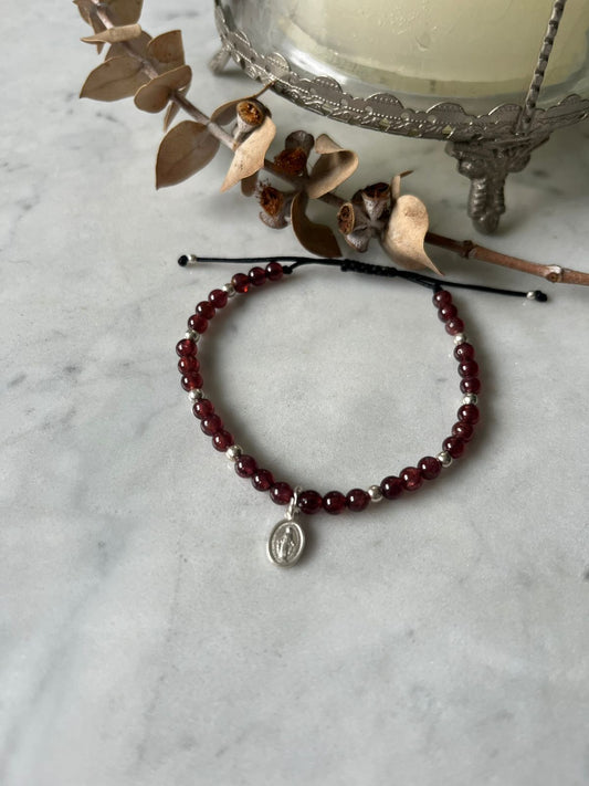 Pulsera de Granate y Medalla Milagrosa – Protección y Energía Espiritual
