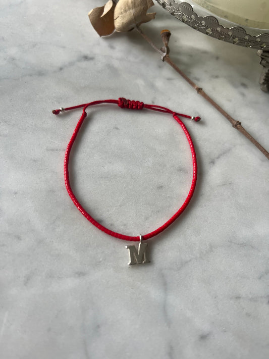🔴 Pulsera Inicial Roja - Letra M en Plata