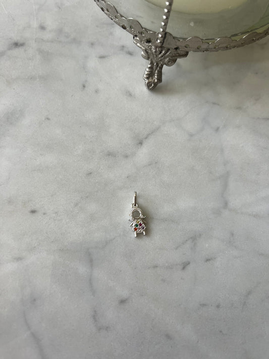 Niña de plata con circones de colores